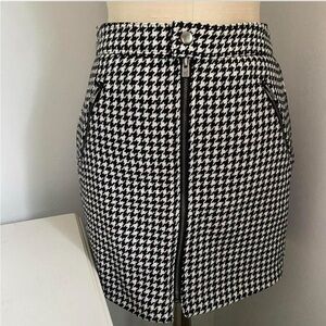 Stylish Black and White Houndstooth Skirt